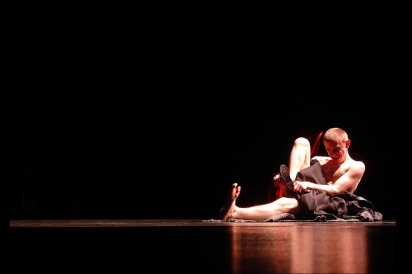 Photo Flash: La MaMa & The Public Present Belarus Free Theatre's BEING HAROLD PINTER et al. Begin Previews 4/13 Photo Flash: La MaMa & The Public Present Belarus Free Theatre's BEING HAROLD PINTER et al. Begin Previews 4/13 Image