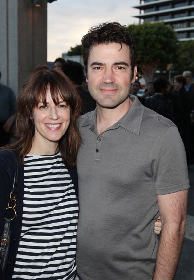 LOS ANGELES, CA - APRIL 3: Actors Rosemarie DeWitt (L) and Ron Livingston (R) pose du Photo