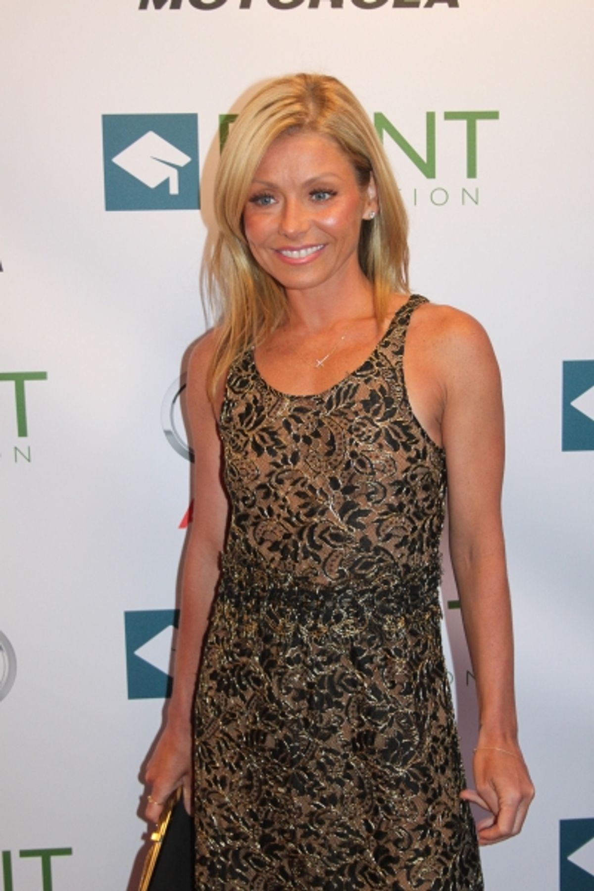  Co-Host Kelly Ripa at 