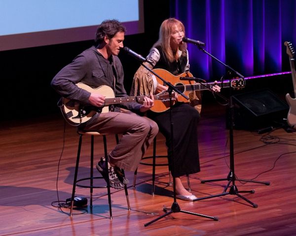 Photo Coverage: O'Hara, Rudd & More Honor Carly Simon at Our Time Gala — photo 12 of 24