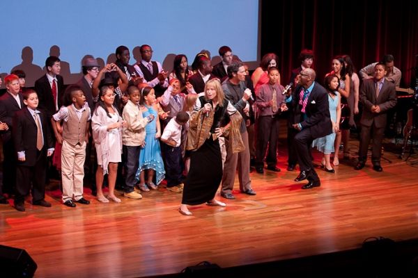 Carly Simon, Everett Bradley, and Ben Simon with the children of Our Time Photo