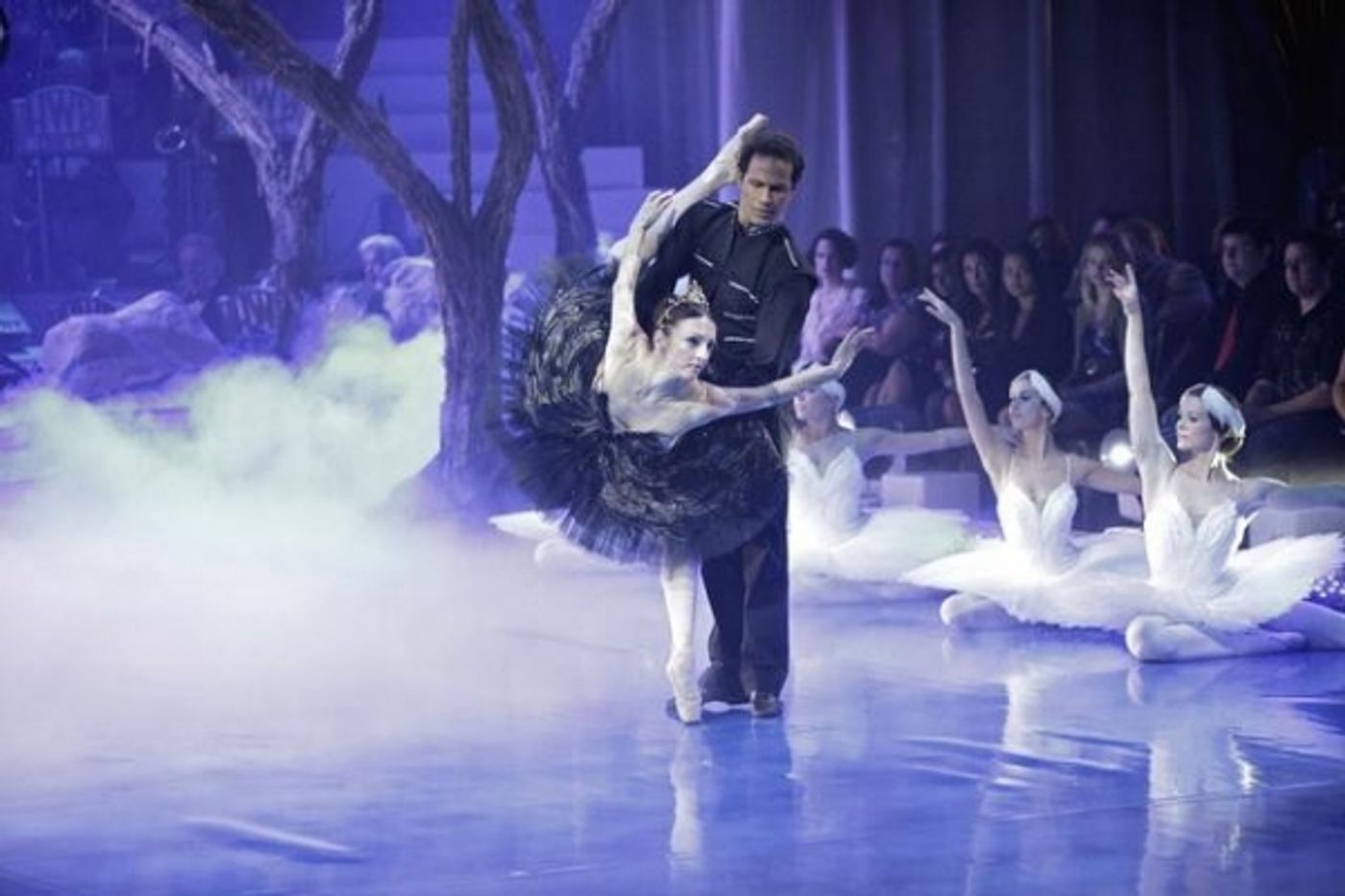 Photo Flash: Sugar Ray Leonard Leaves DANCING WITH THE STARS  Image