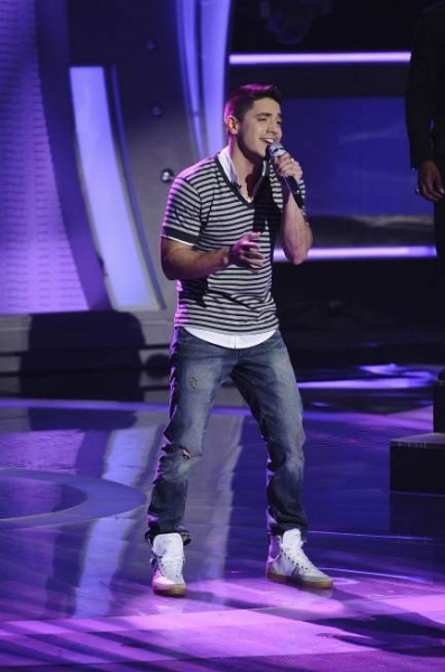 Photo Flash: Top 8 Sing on AMERICAN IDOL Image