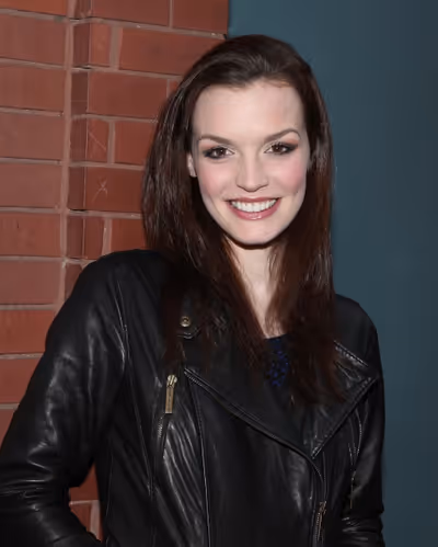 Jennifer Damiano Photo