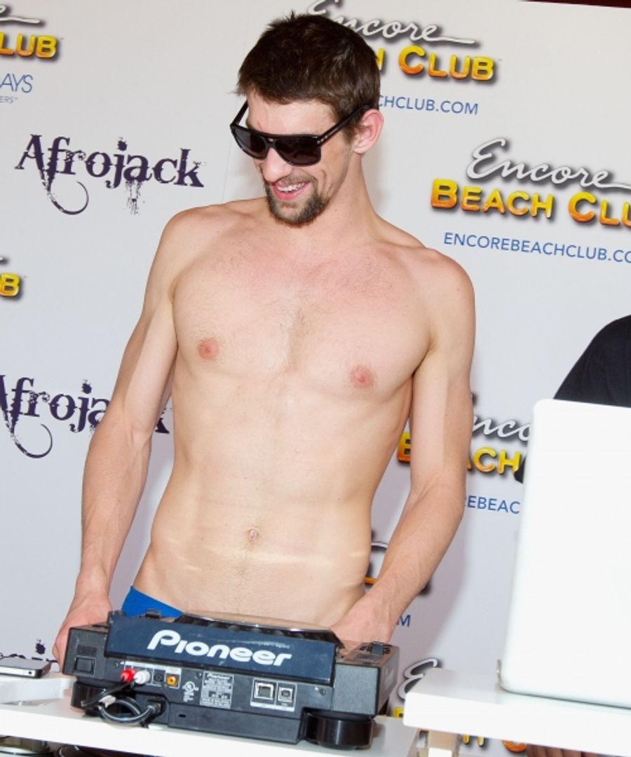 Photo Coverage: Michael Phelps Kicks Off Season at Encore Beach Club Image