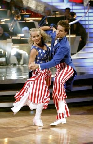 Louis Van Amstel, Kendra Wilkinson Photo