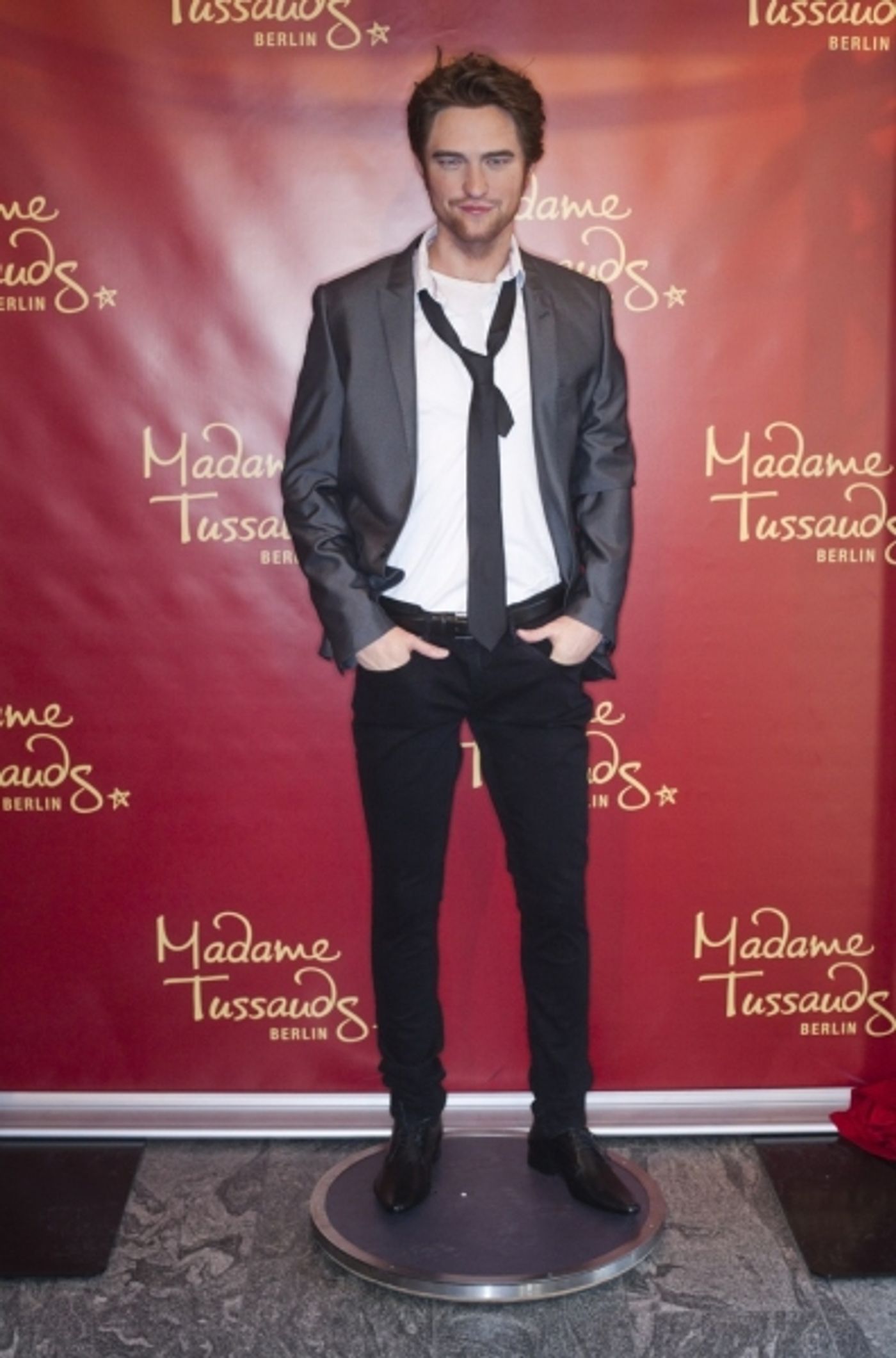 Photo Coverage: Robert Pattinson Gets Immortalized in Wax Photo Coverage: Robert Pattinson Gets Immortalized in Wax Image