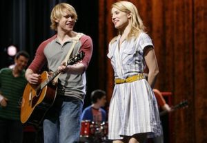 Sam (Chord Overstreet, L) and Quinn (Dianna Agron, R) perform on stage. Photo