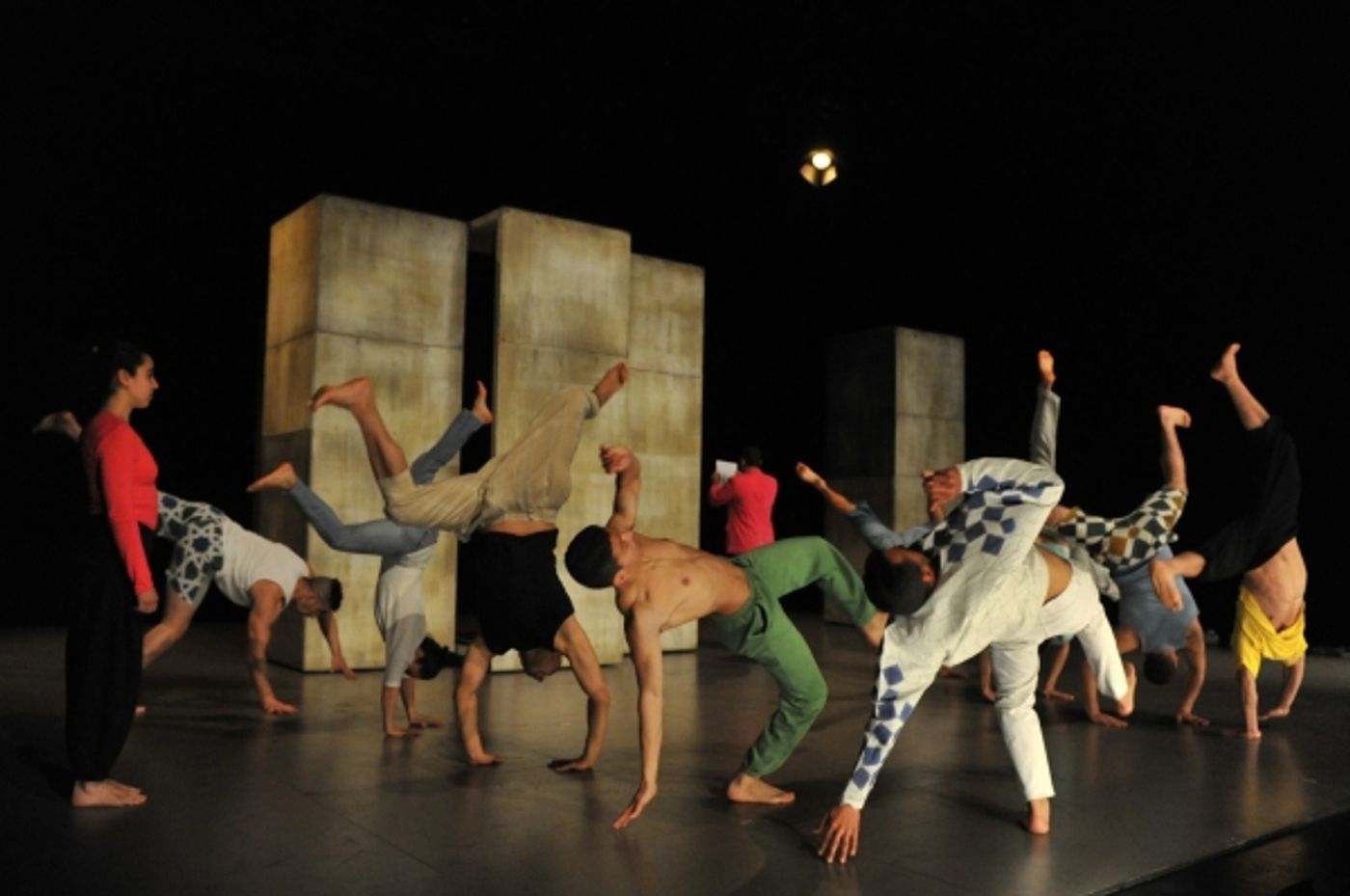 Photo Flash: Groupe Acrobatique de Tangiers Opens 'CHOUF OUCHOU' in London Photo Flash: Groupe Acrobatique de Tangiers Opens 'CHOUF OUCHOU' in London Image