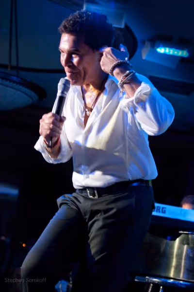 Clint Holmes Photo