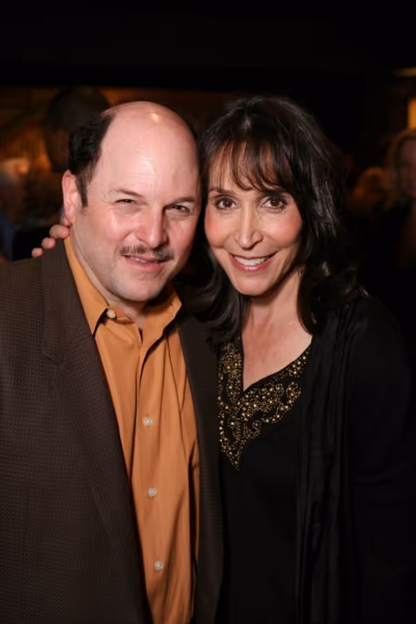  NORTH HOLLYWOOD, CA - APRIL 23: Cast members Jason Alexander (L) and Gina Hecht (R)  Photo