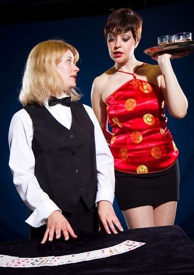  Simone Roos, left) shows Linda (Elizabeth Bagby Photo