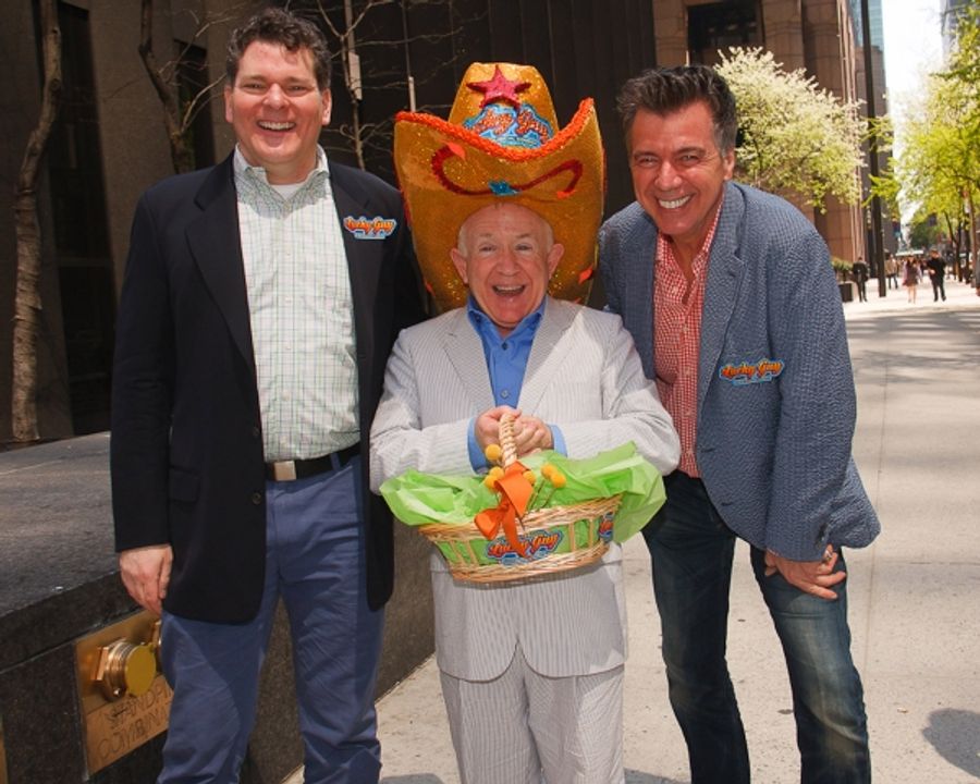 Photo Coverage: LUCKY GUY's Leslie Jordan Visits Easter Parade! Image