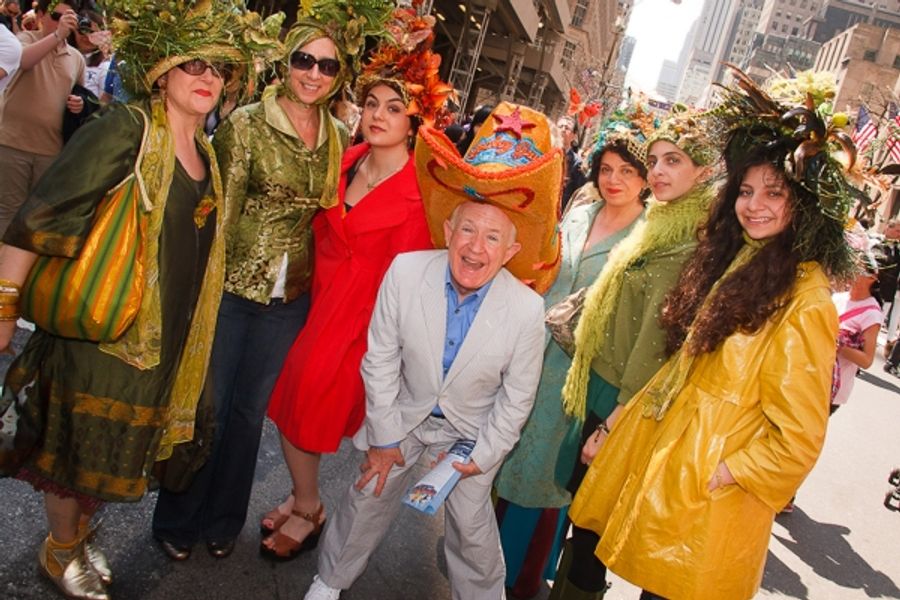 Photo Coverage: LUCKY GUY's Leslie Jordan Visits Easter Parade! Image