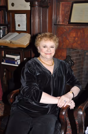 Carole Shelley Photo