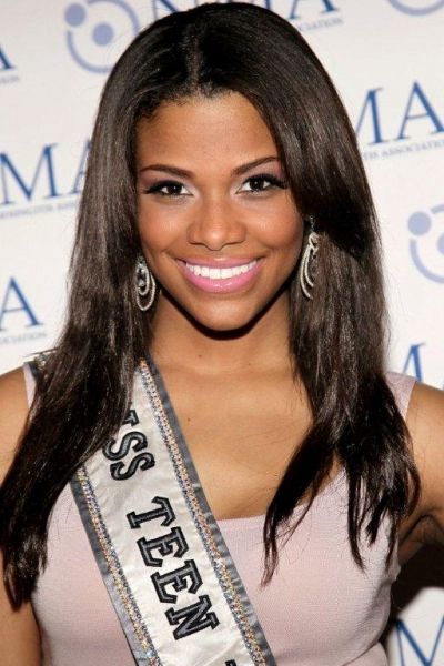 Kamie Crawford Photo