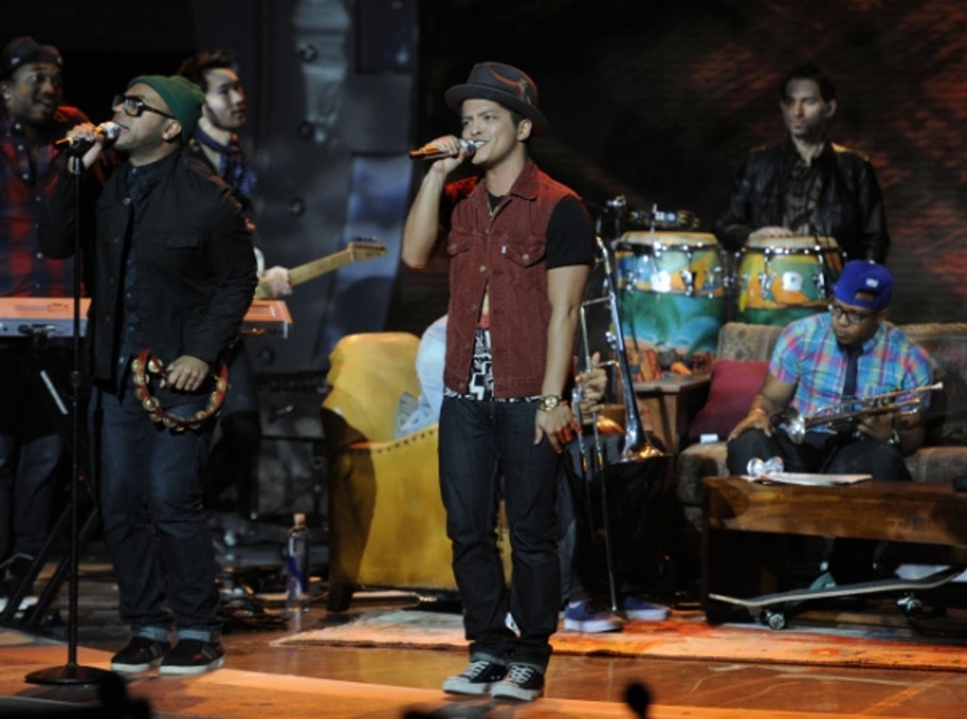 Photo Flash: Casey Abrams Leaves AMERICAN IDOL  Image