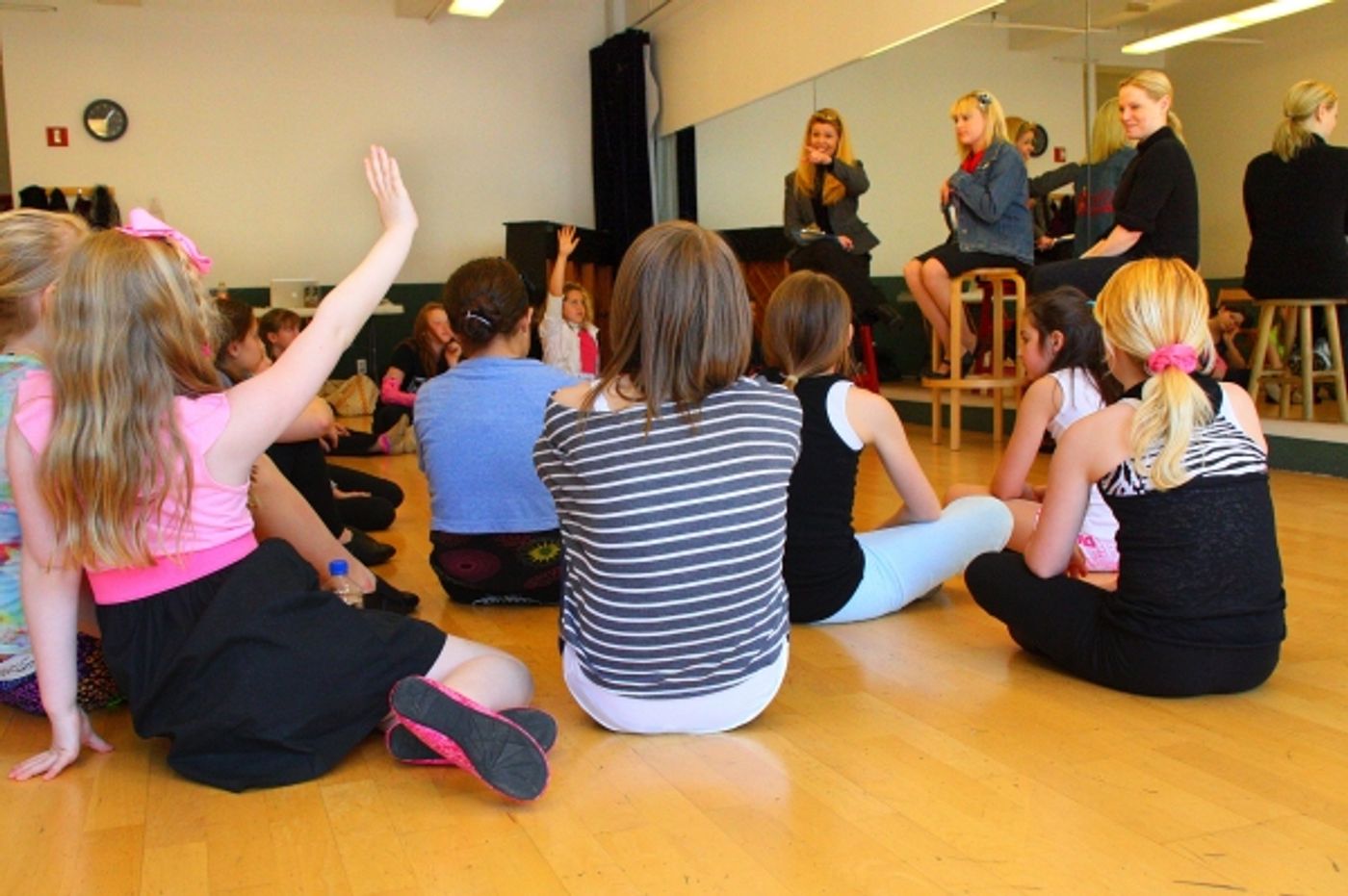 Photo Flash: ANNIE Past & Present at Broadway Artists Alliance  Image