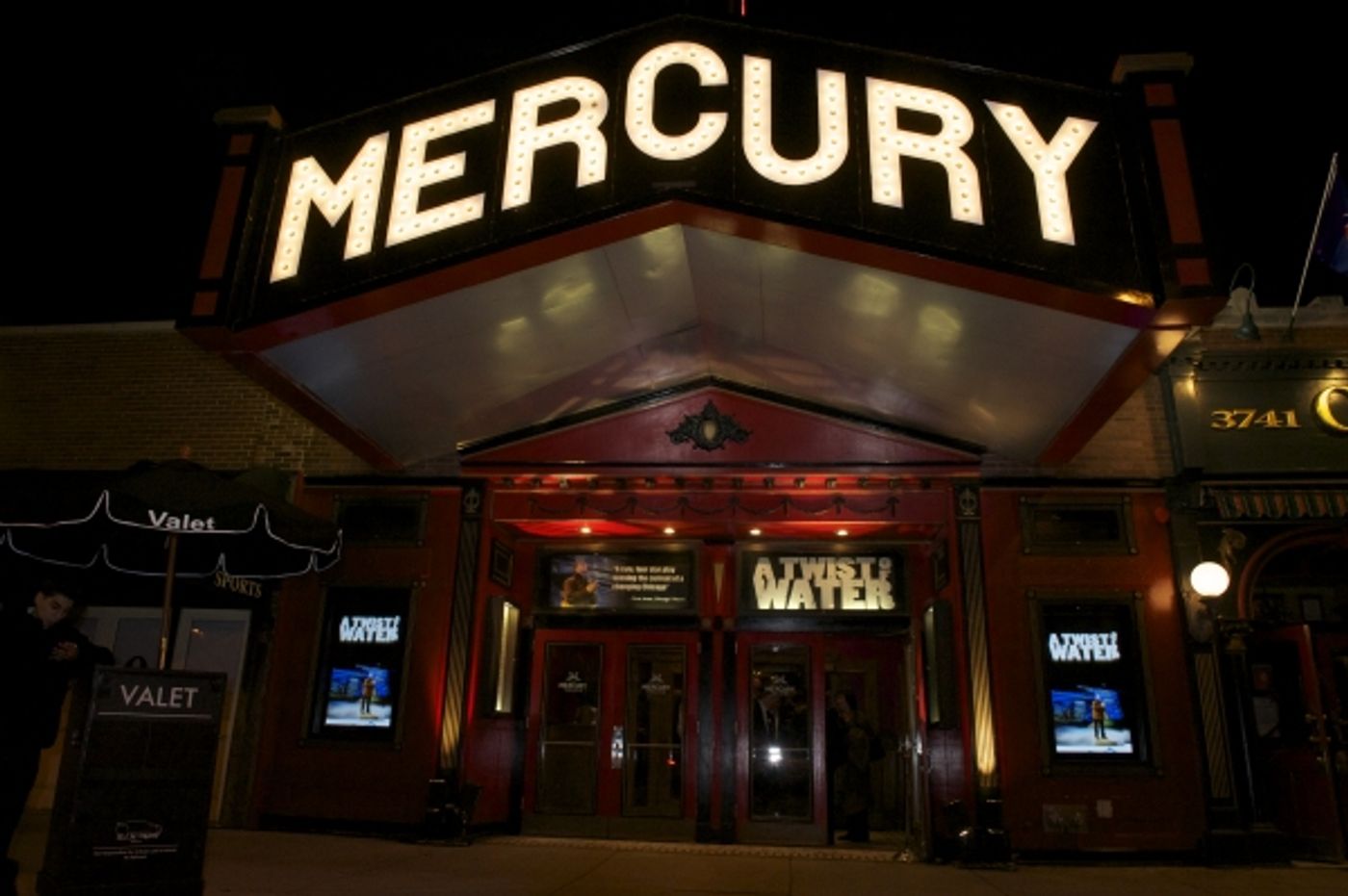 Photo Flash: Chicago's Mercury Theatre Reopens With A TWIST OF WATER!  Image