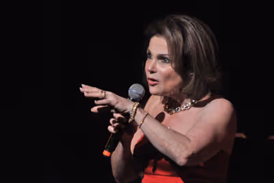 Tovah Feldshuh Photo