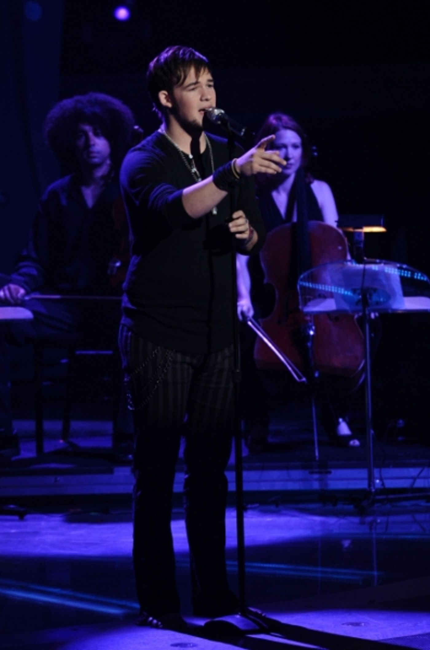 Photo Flash: AMERICAN IDOL Tackles Now & Then  Image