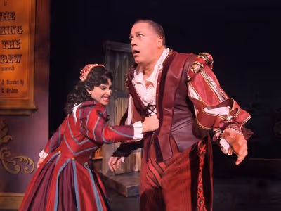 Lesli Margherita and Tom Hewitt Photo