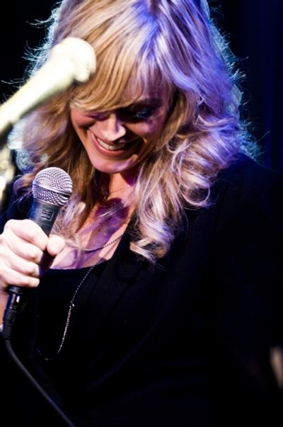 Elizabeth Stanley Photo