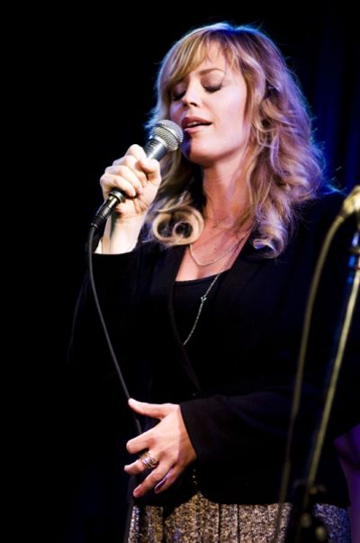 Elizabeth Stanley Photo