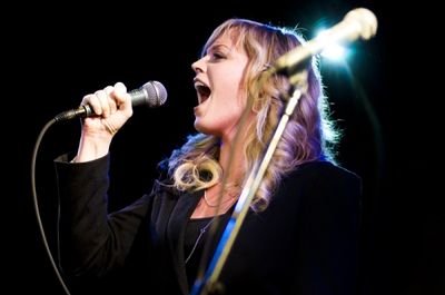 Elizabeth Stanley Photo