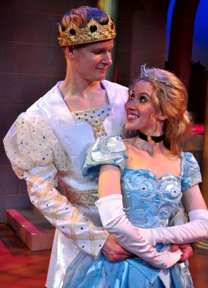 Aaron Young and Lindsay Sutton @ BroadwayWorld Aaron Young and Lindsay Sutton Photo