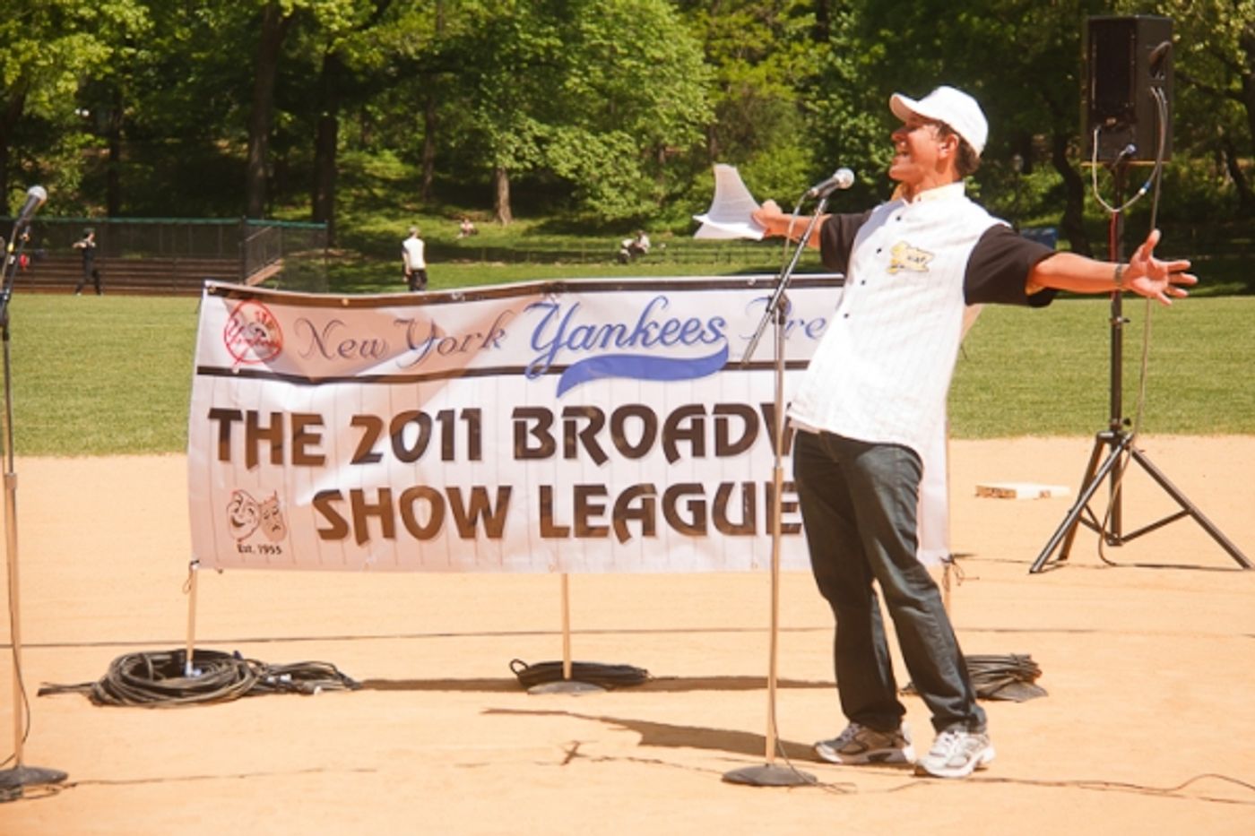 Photo Coverage: Tveit, CATCH ME, Falco & More Kick Off Broadway Show Softball League  Image