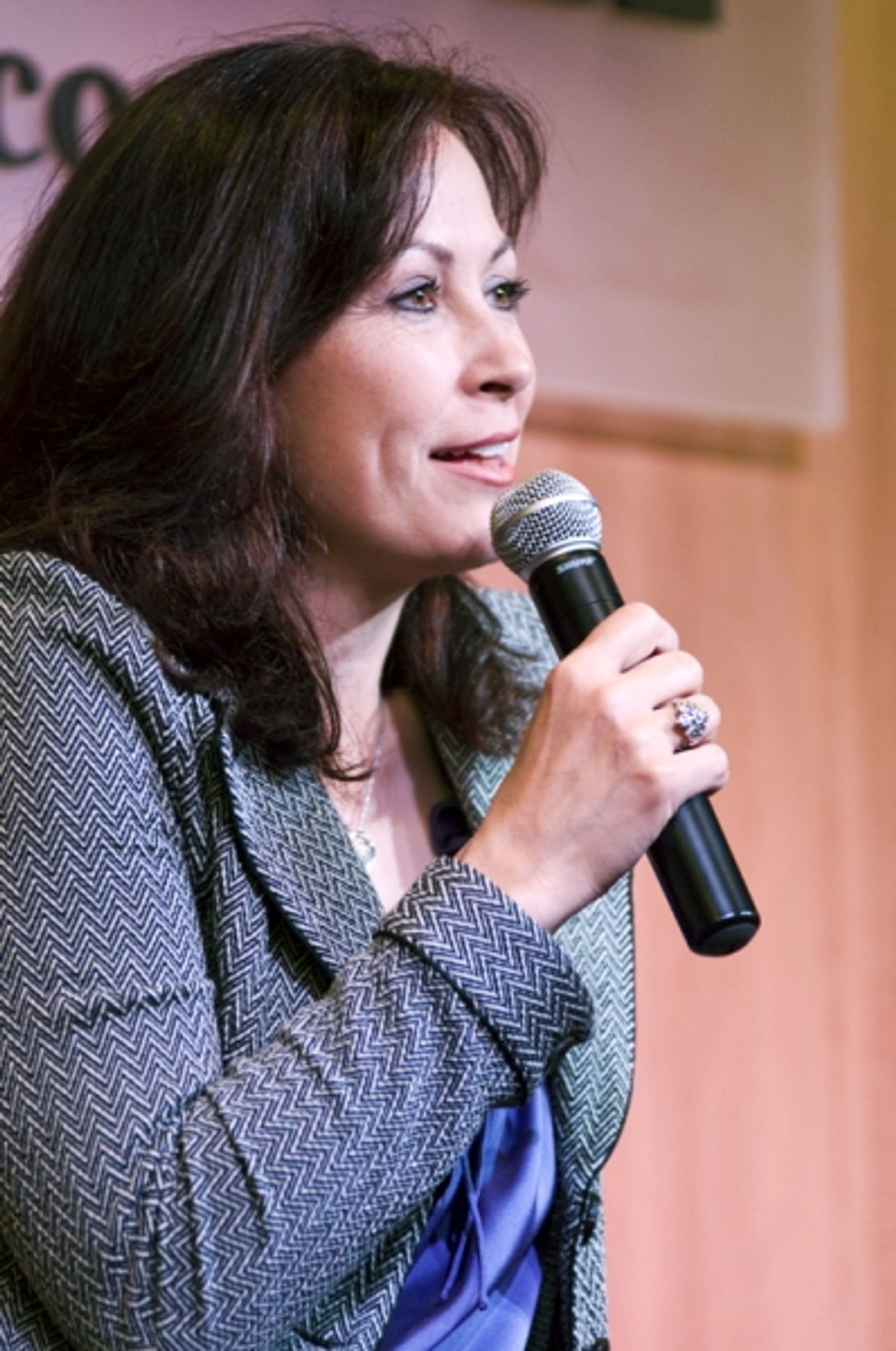 Photo Coverage: Linda Eder Promotes New Album at Barnes & Noble  Image