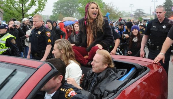 Haley Reinhart  Photo