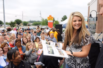  Lauren Alaina  Photo