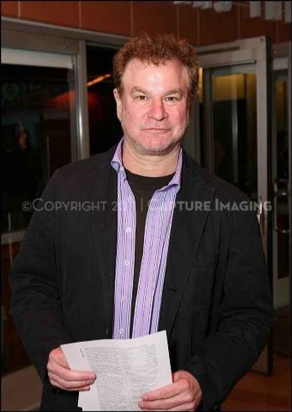Robert Wuhl  Photo