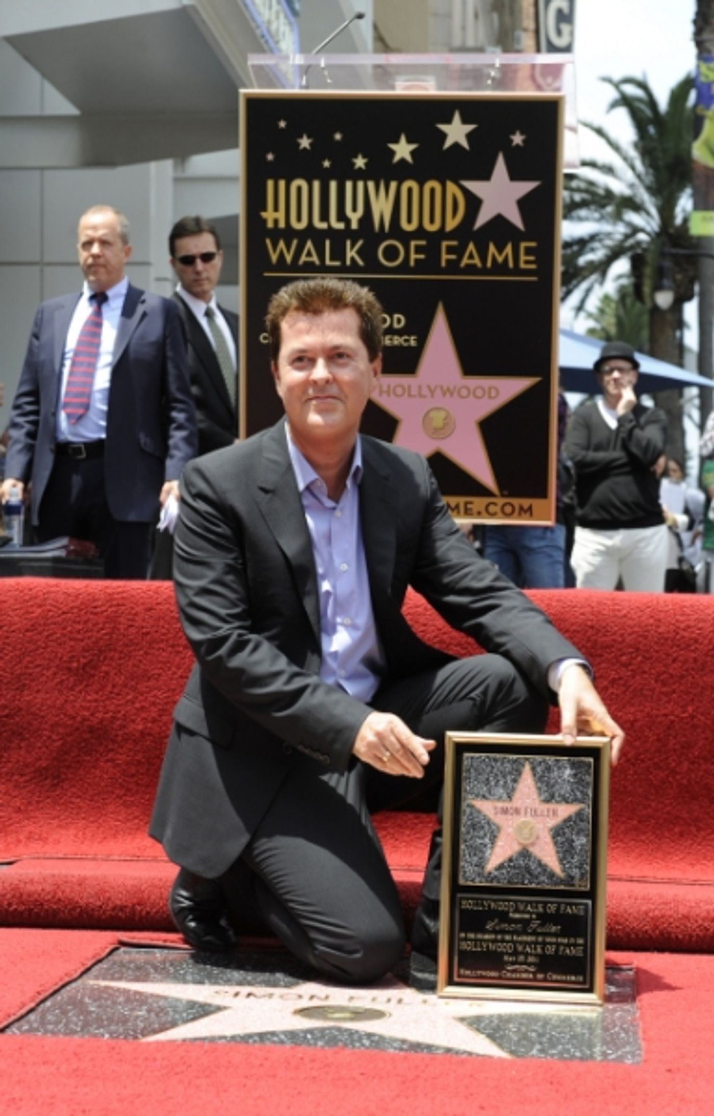 Photo Flash: AMERICAN IDOL Finalists Visit Walk of Fame  Image