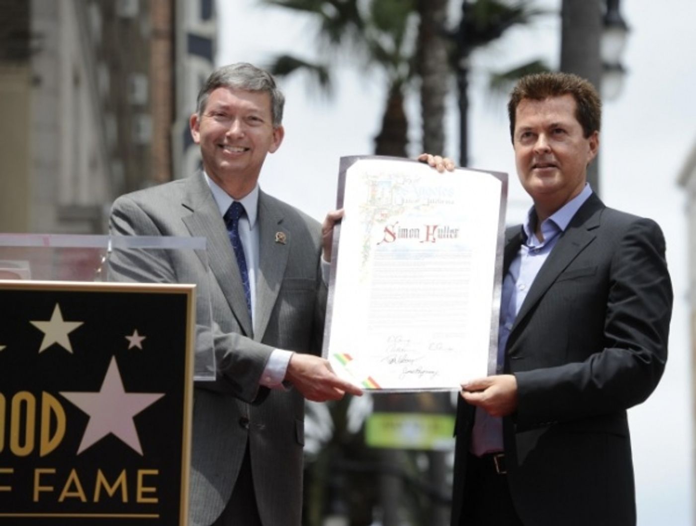 Photo Flash: AMERICAN IDOL Finalists Visit Walk of Fame Photo Flash: AMERICAN IDOL Finalists Visit Walk of Fame Image