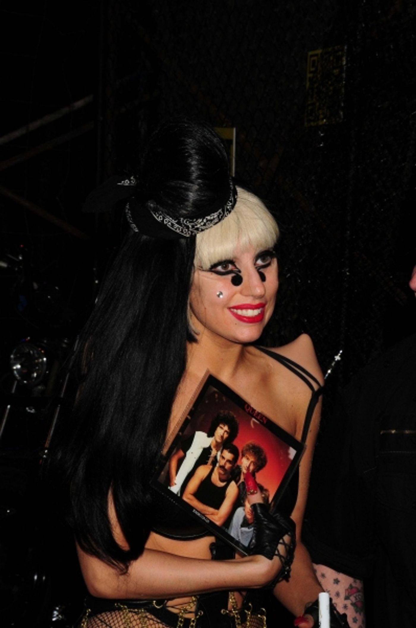 Photo Flash: Lady Gaga Signs Albums in NYC  Image