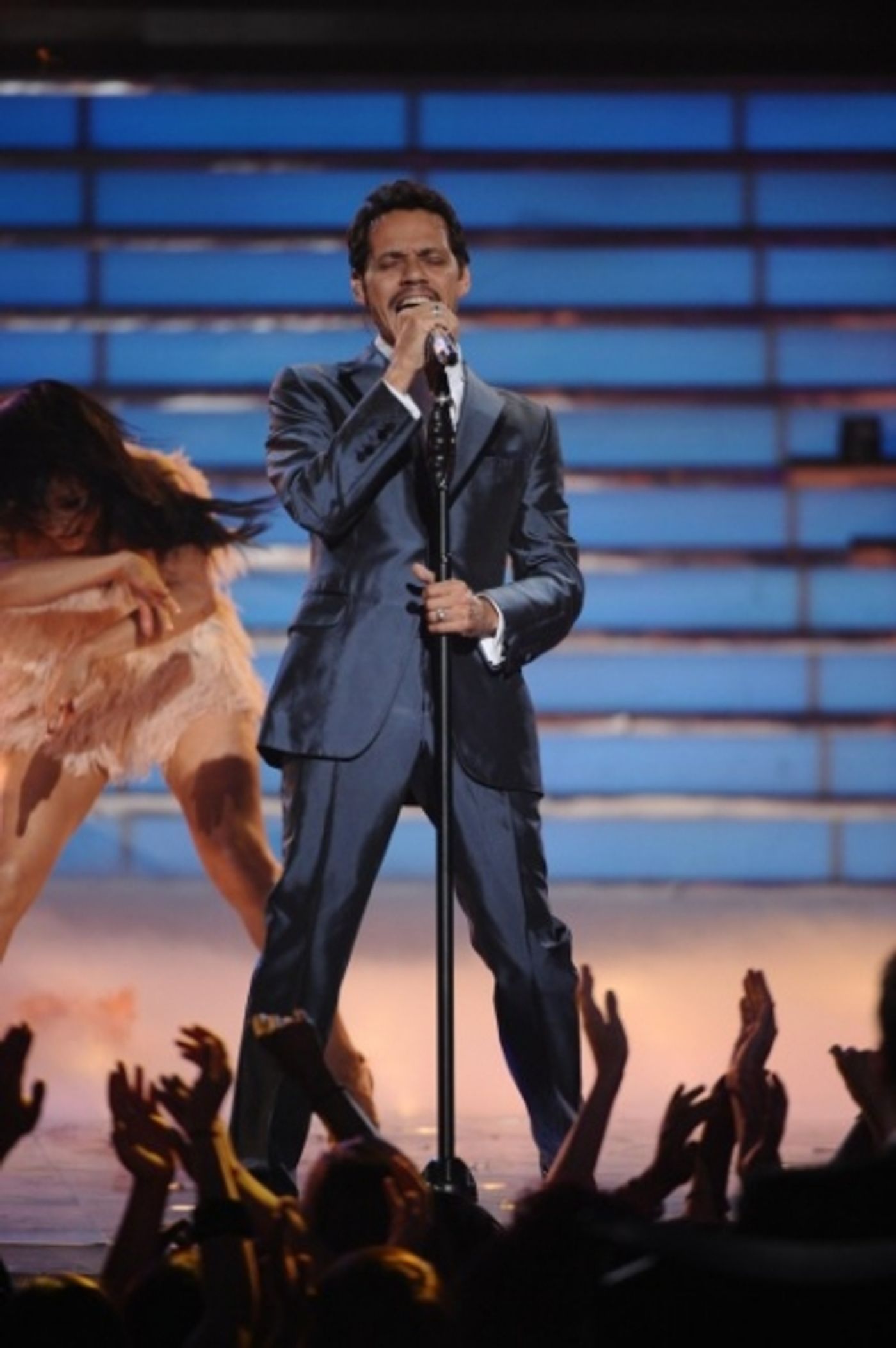Photo Flash: AMERICAN IDOL Season Finale - Lady Gaga, Beyonce, & More!  Image