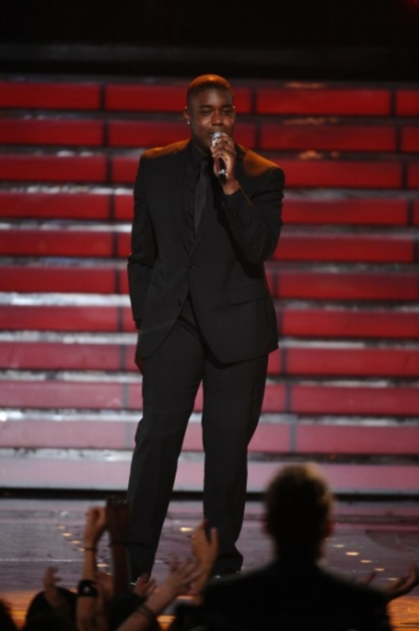 Photo Flash: AMERICAN IDOL Season Finale - Lady Gaga, Beyonce, & More!  Image