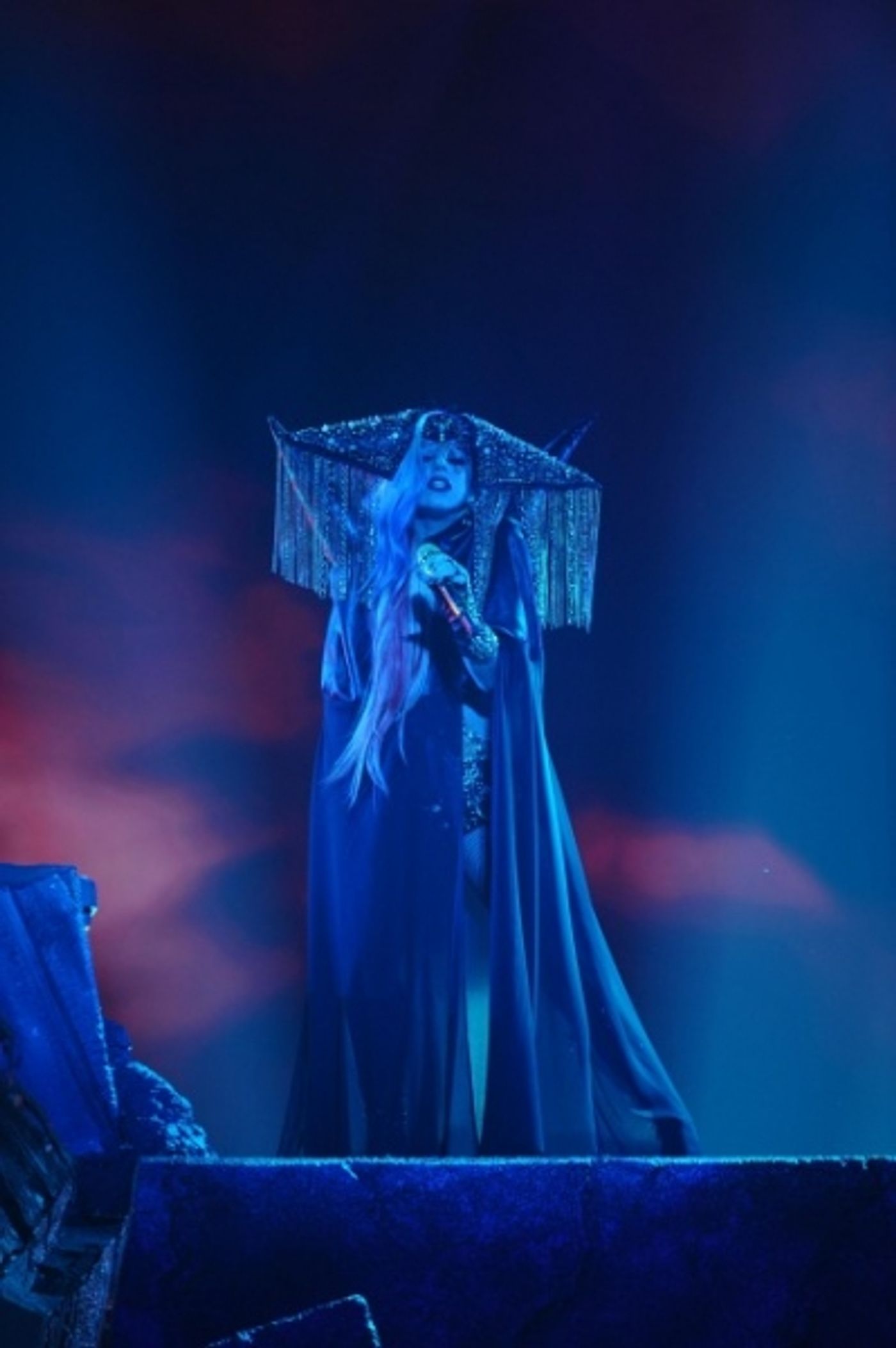 Photo Flash: AMERICAN IDOL Season Finale - Lady Gaga, Beyonce, & More!  Image