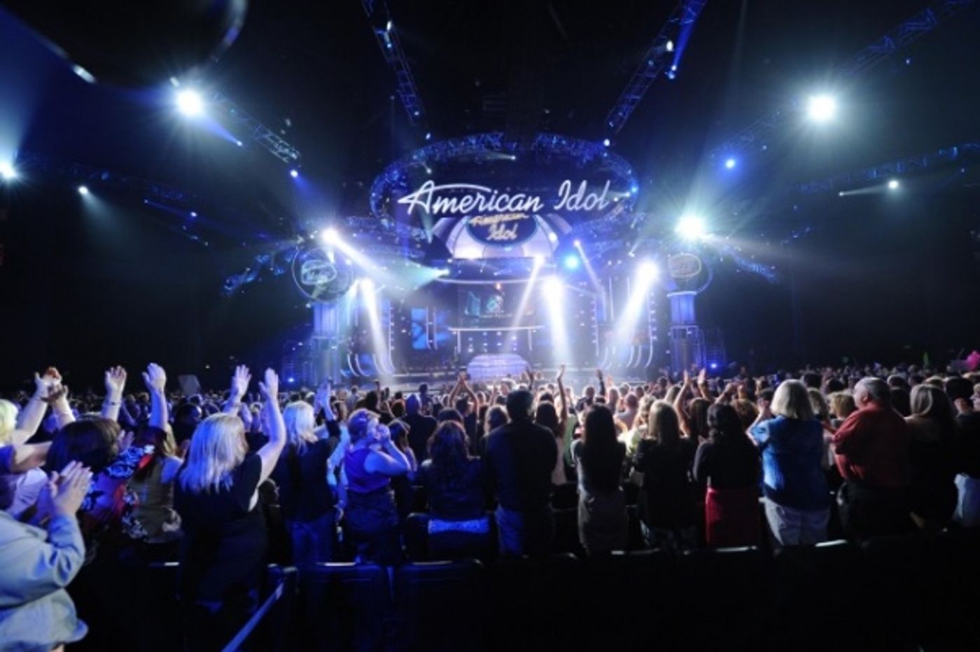 Photo Flash: AMERICAN IDOL Season Finale - Lady Gaga, Beyonce, & More!  Image