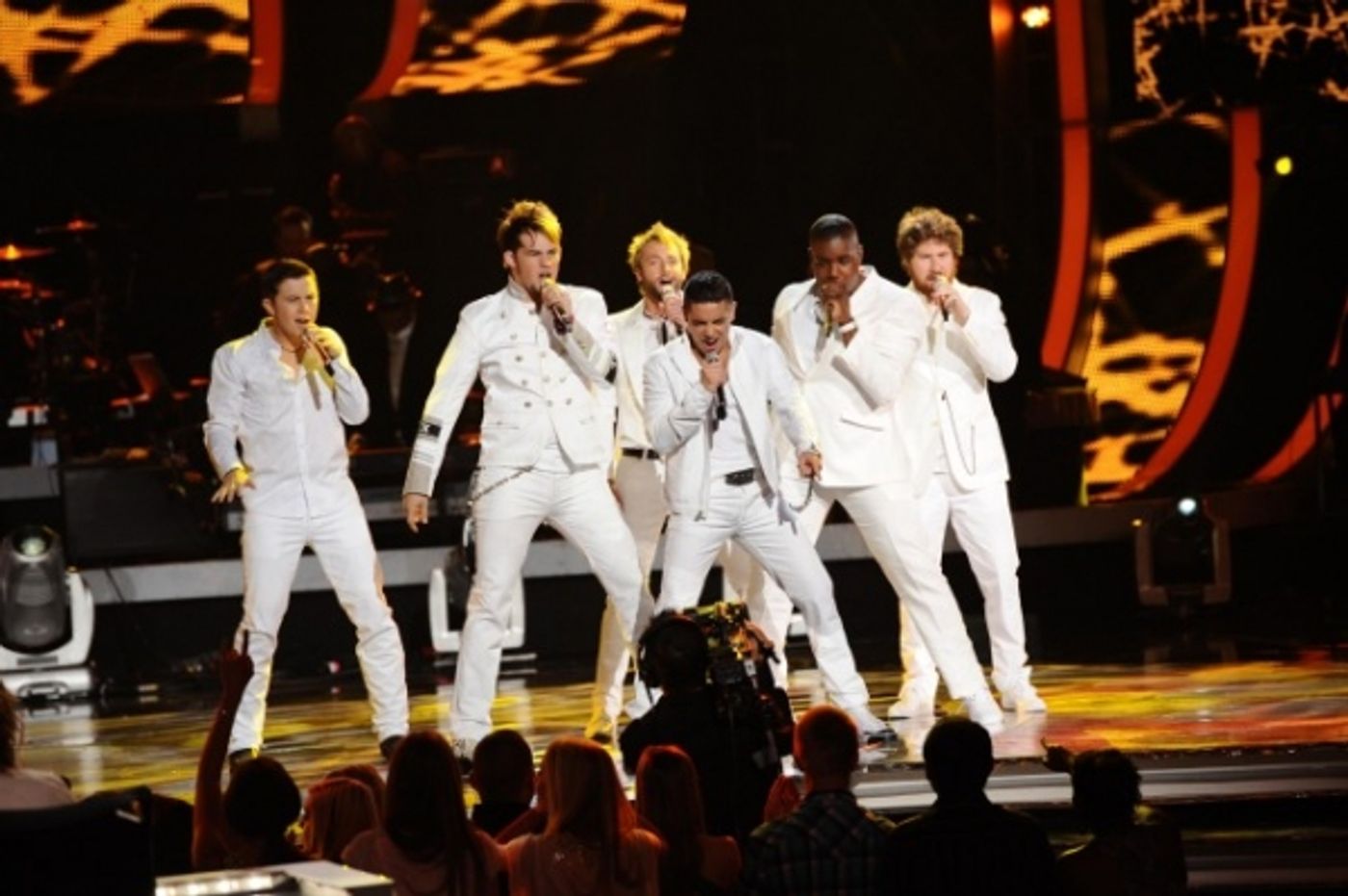 Photo Flash: AMERICAN IDOL Season Finale - Lady Gaga, Beyonce, & More!  Image