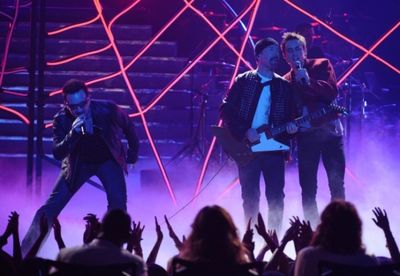 AMERICAN IDOL: Special guests Reeve Carney and U2 perform during the season ten AMERI Photo