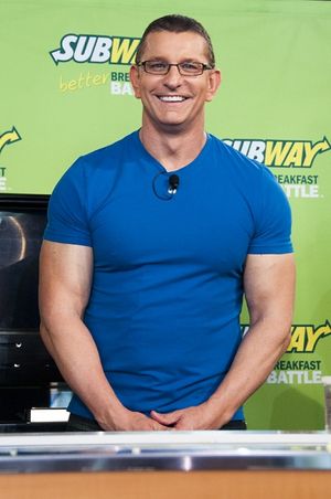 Robert Irvine Photo