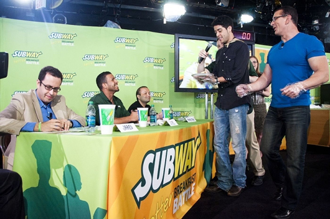 Photo Coverage: Celebrity Chef Robert Irvine Challenges ROCK OF AGES in Subway's Contest  Image