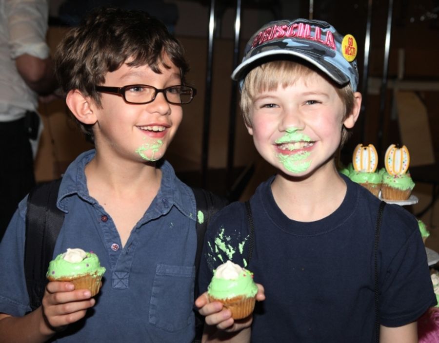 Photo Coverage: PRISCILLA QUEEN OF THE DESERT Celebrates 100th Performance! Image