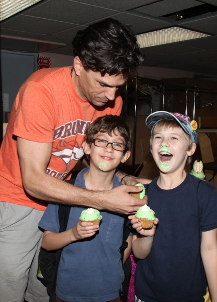 Photo Coverage: PRISCILLA QUEEN OF THE DESERT Celebrates 100th Performance! Image