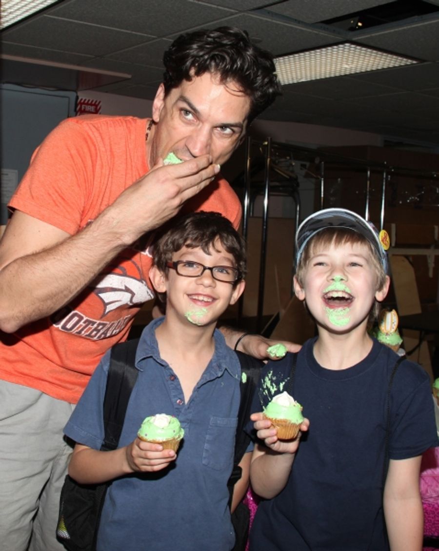 Photo Coverage: PRISCILLA QUEEN OF THE DESERT Celebrates 100th Performance! Image