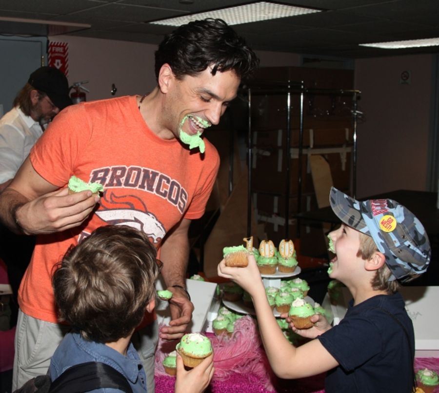 Photo Coverage: PRISCILLA QUEEN OF THE DESERT Celebrates 100th Performance! Image